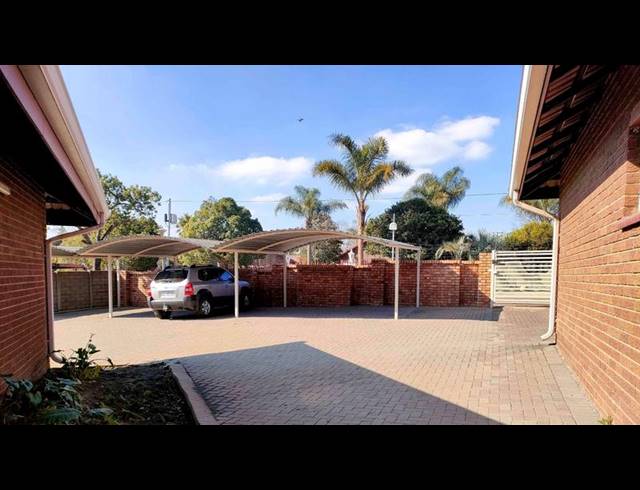 10 BEDROOM HOUSE FOR SALE IN DUVHA PARK
